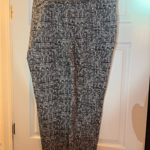 Marlawynne Flatter Fit Ankle Pant - Picture 2 of 4